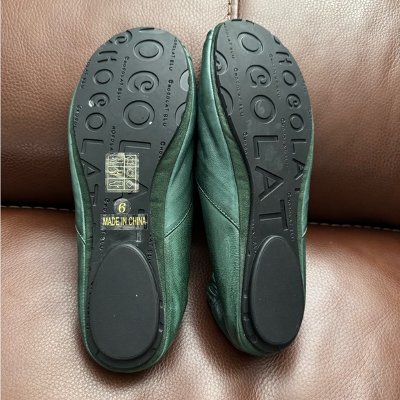 Coccoli Green Flats with Elegant Ruched Detail - Picture 3 of 6